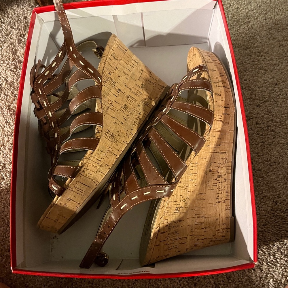 Healed Guess sandals